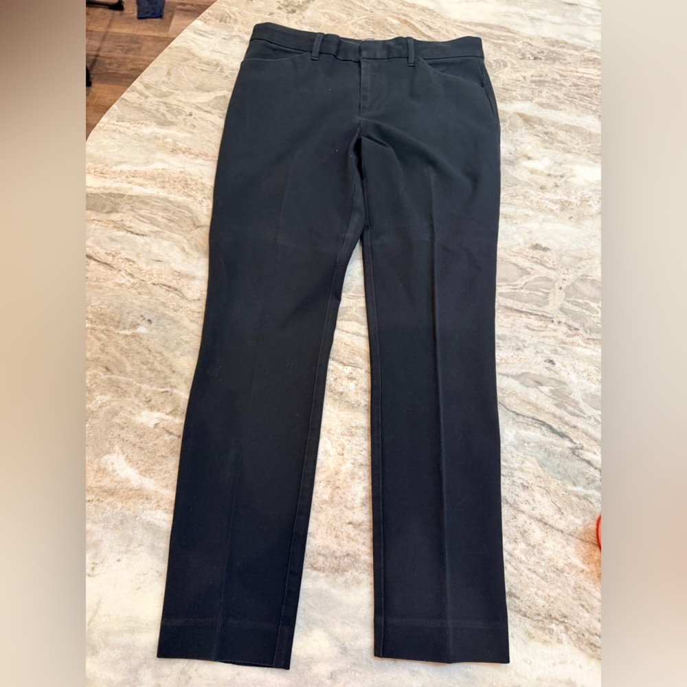 GAP Black Straight Leg Pants Petite Ankle Length Size 6